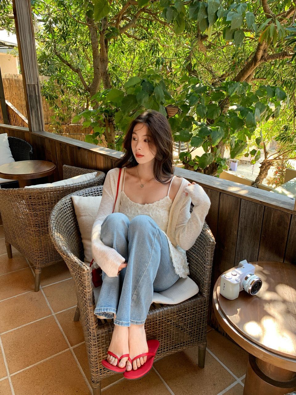 𝖢𝗁𝖺𝗇𝗍𝗂𝗅𝗅𝗒 𝖬𝖾𝗌𝗁 𝖥𝗅𝗈𝗋𝖺𝗅 𝖢𝖺𝗆𝗂 𝖡𝗅𝗈𝗎𝗌𝖾 𝗂𝗇 𝖶𝗁𝗂𝗍𝖾