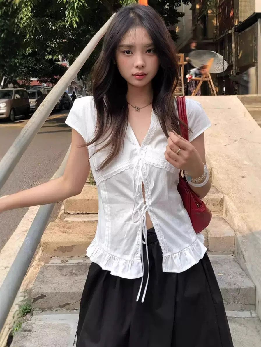 【有点甜】韩系v字领收腰小衫 Lace Short-Sleeve Blouse