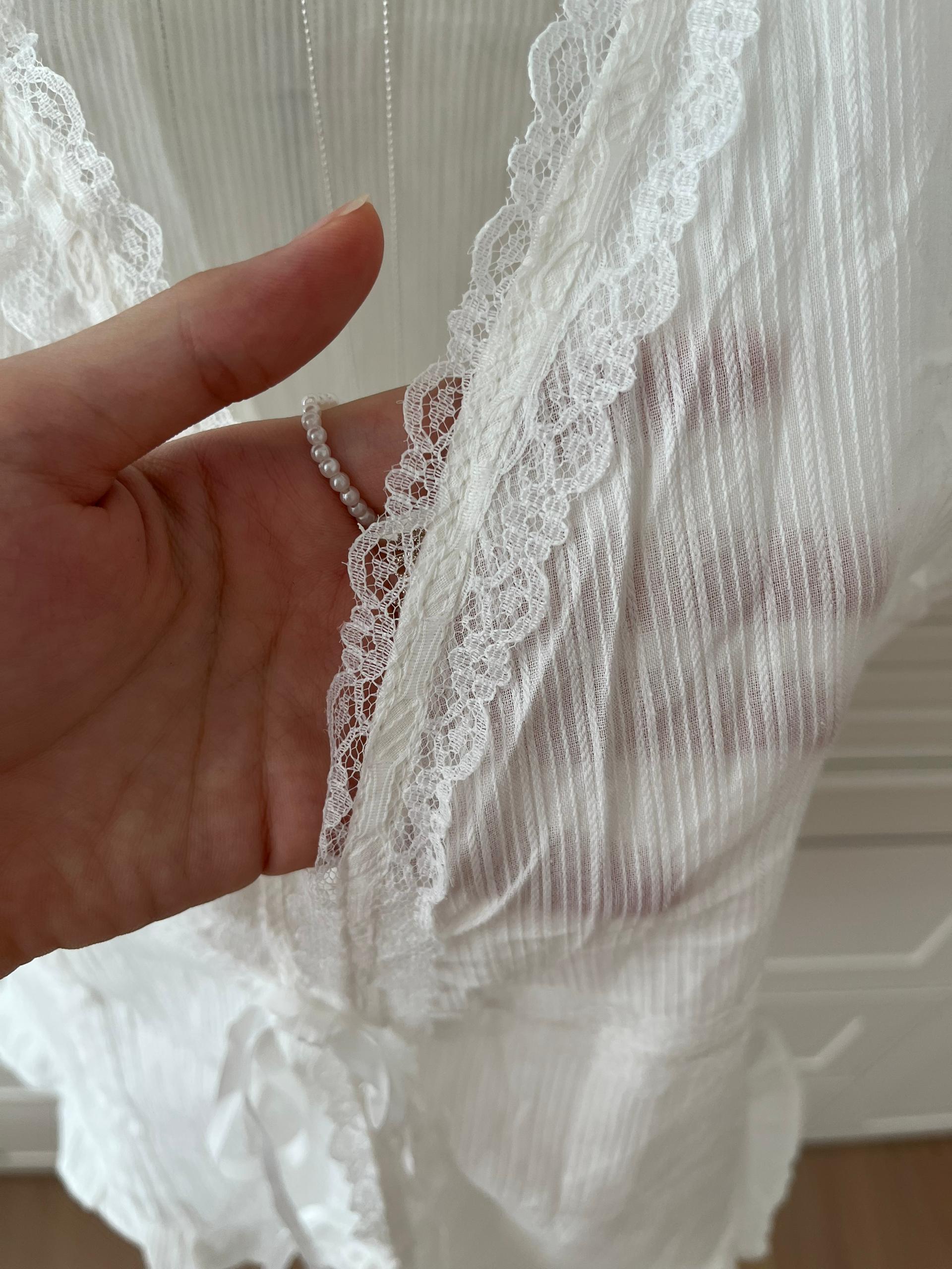 【有点甜】韩系v字领收腰小衫 Lace Short-Sleeve Blouse