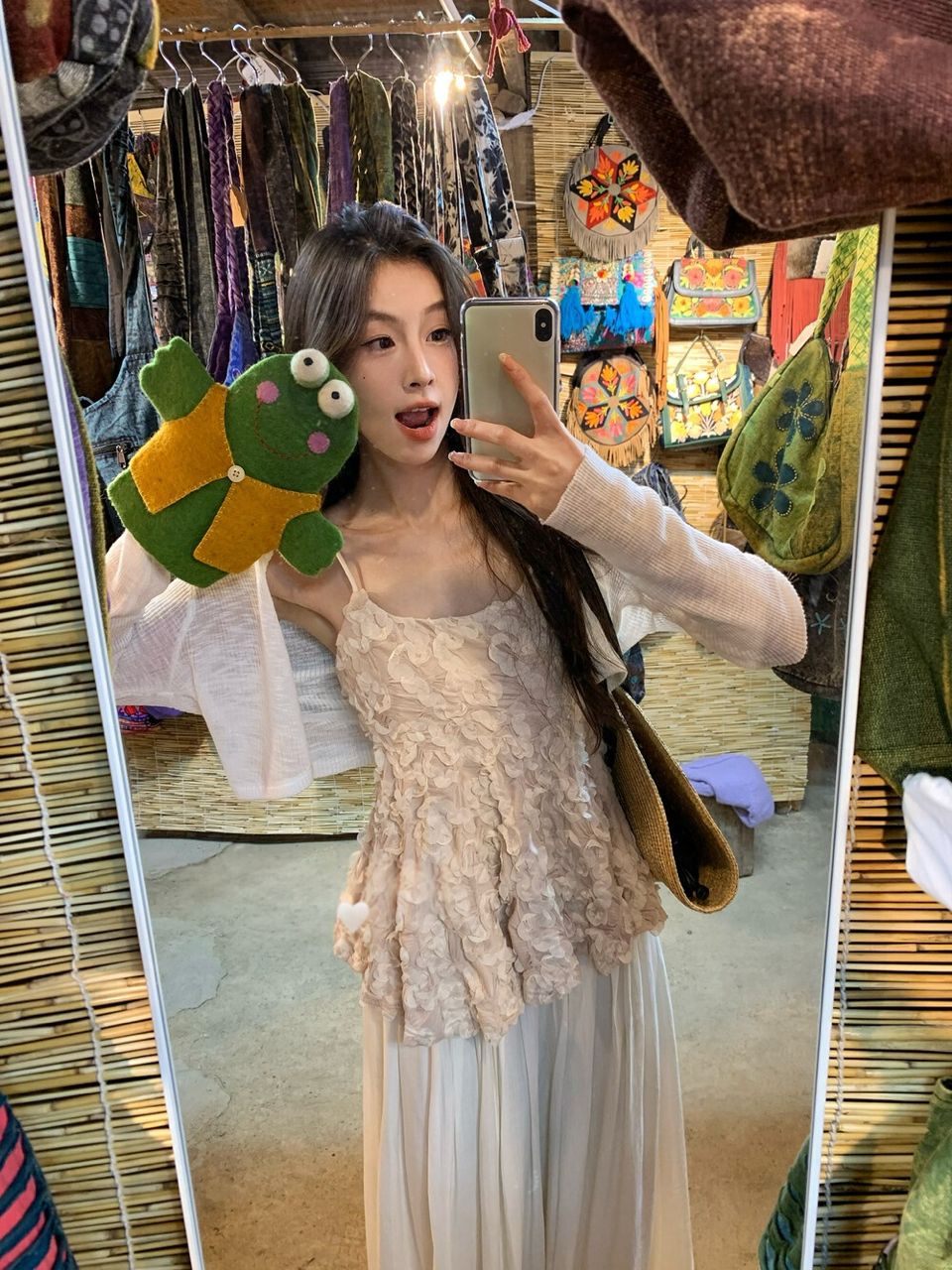𝖢𝗁𝖺𝗇𝗍𝗂𝗅𝗅𝗒 𝖬𝖾𝗌𝗁 𝖥𝗅𝗈𝗋𝖺𝗅 𝖢𝖺𝗆𝗂 𝖡𝗅𝗈𝗎𝗌𝖾 𝗂𝗇 𝖯𝗂𝗇𝗄